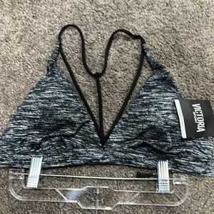 Victoria Secrets sports bra NWT sz L